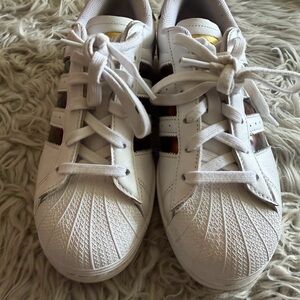 Womens White/tortoise Sneakers